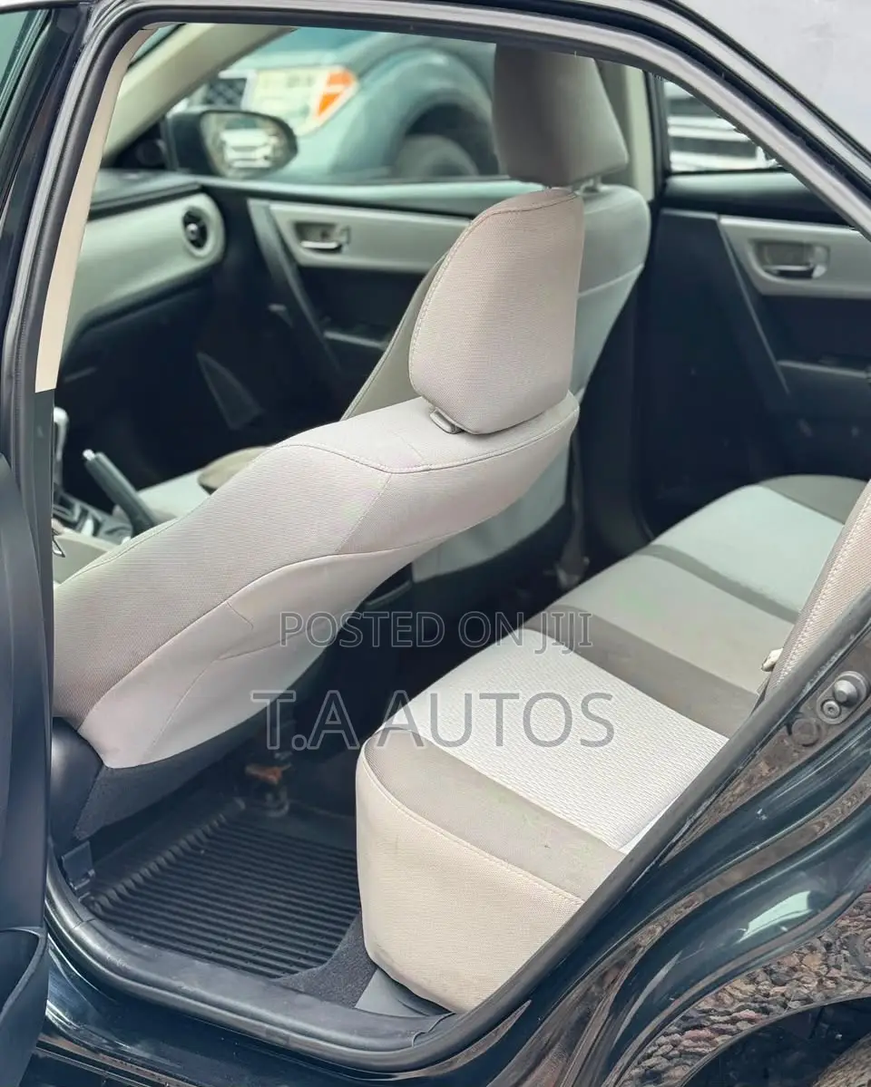 Toyota Corolla LE (1.8L 4cyl 2A) 2019 Gray