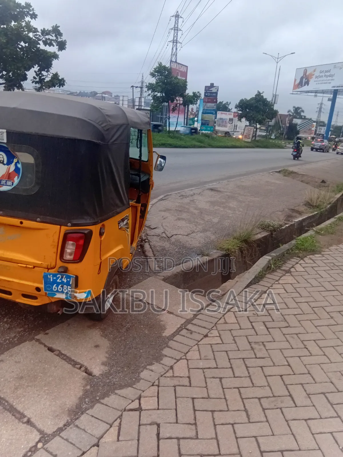 Piaggio 2024 Yellow