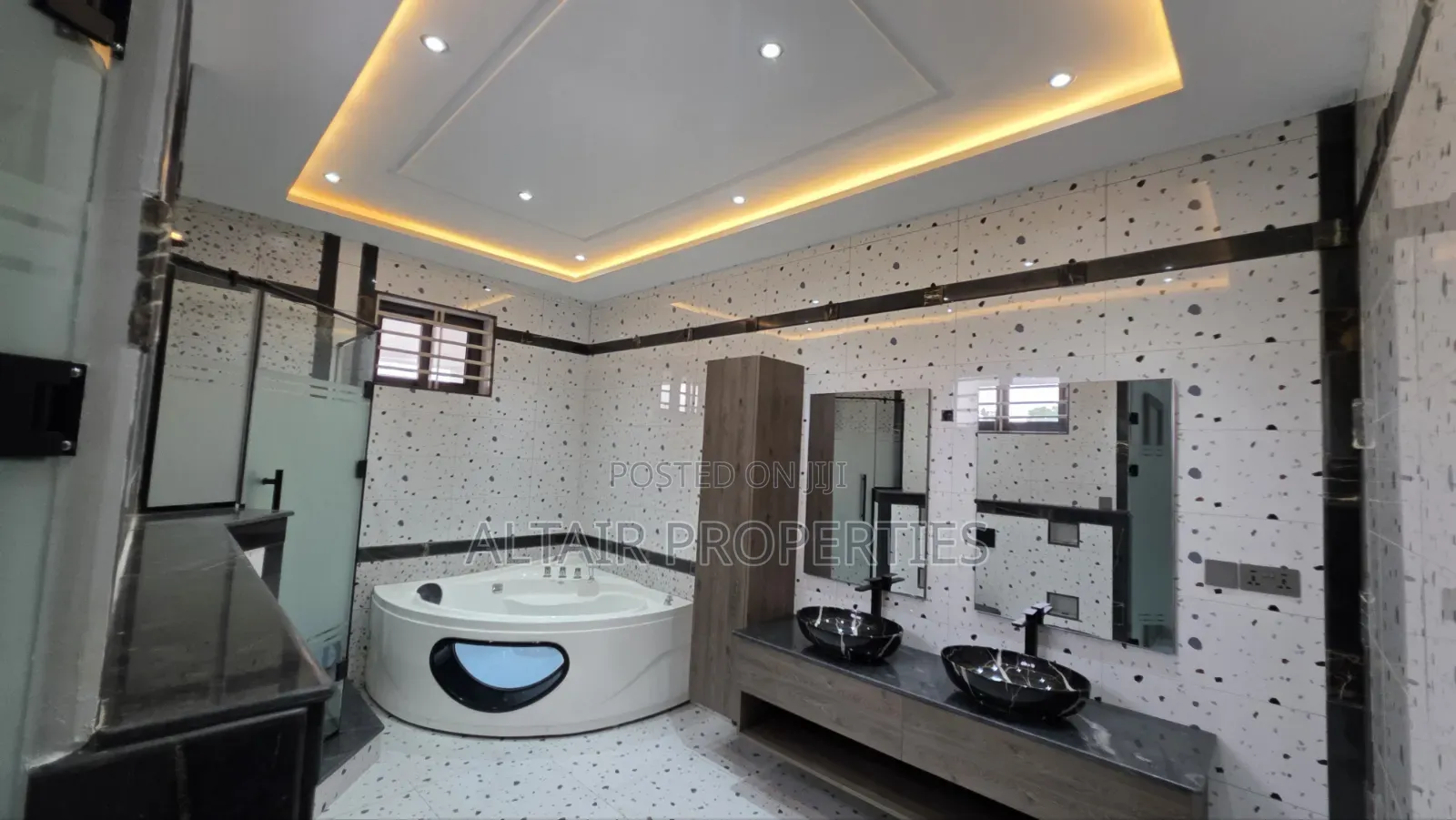 5bdrm House in East Legon, Accra Metropolitan for sale