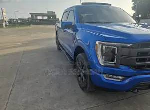 Ford E-150 2022 Blue