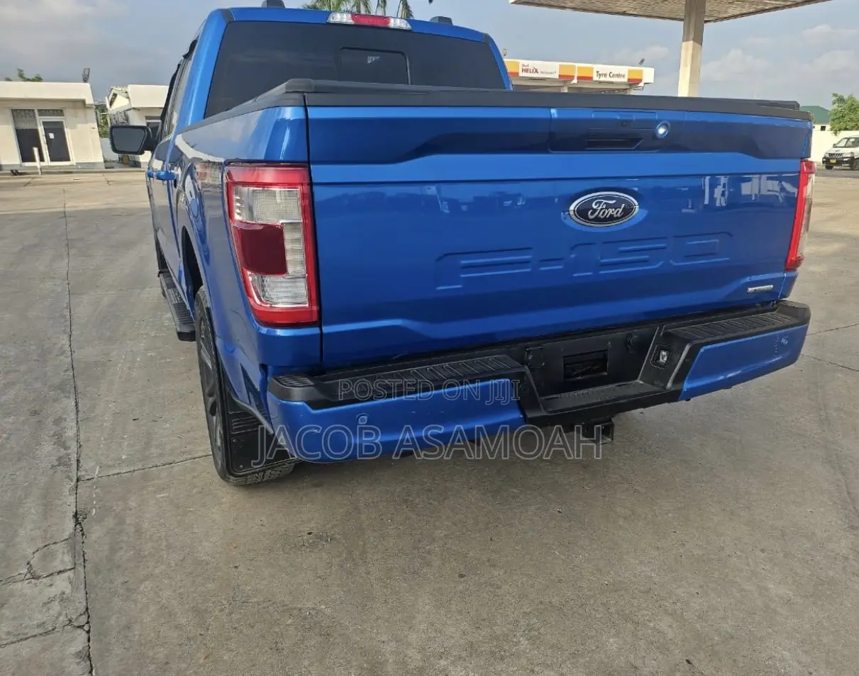 Ford E-150 2022 Blue