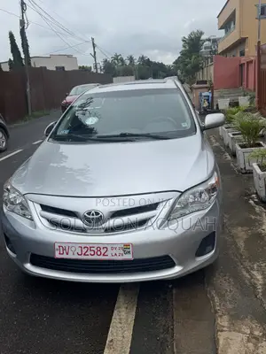 Toyota Corolla LE 4dr Sedan (1.8L 4cyl 4A) 2011 Silver