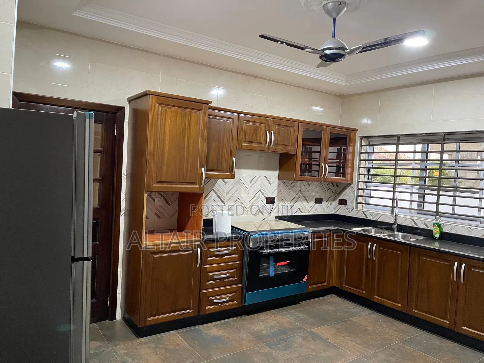 4bdrm House in Tema Community 25, Accra Metropolitan for sale