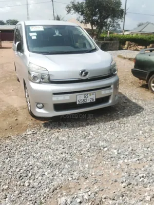 Toyota Voxy 2013 Silver