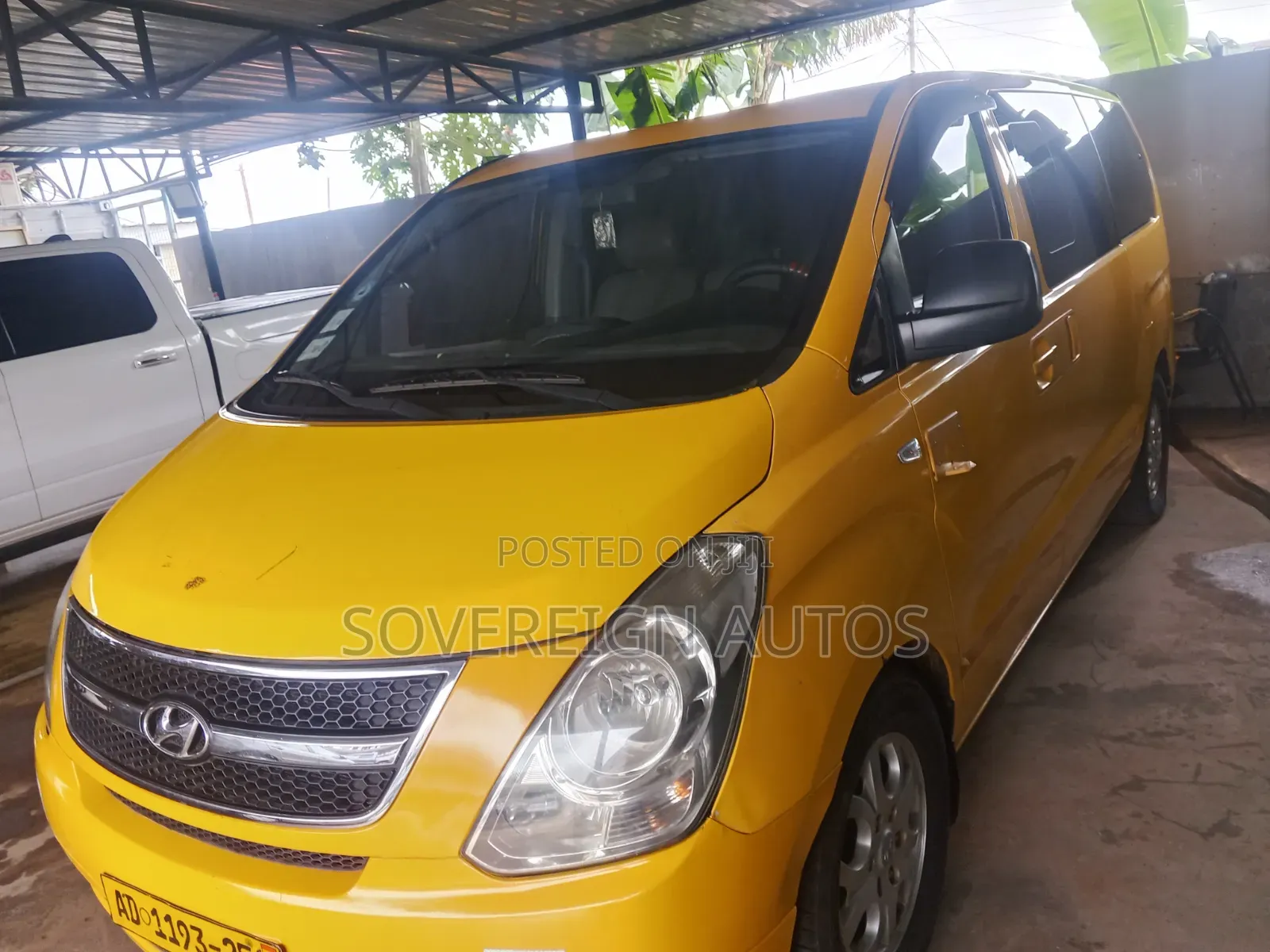 Hyundai Starex 2014 Yellow