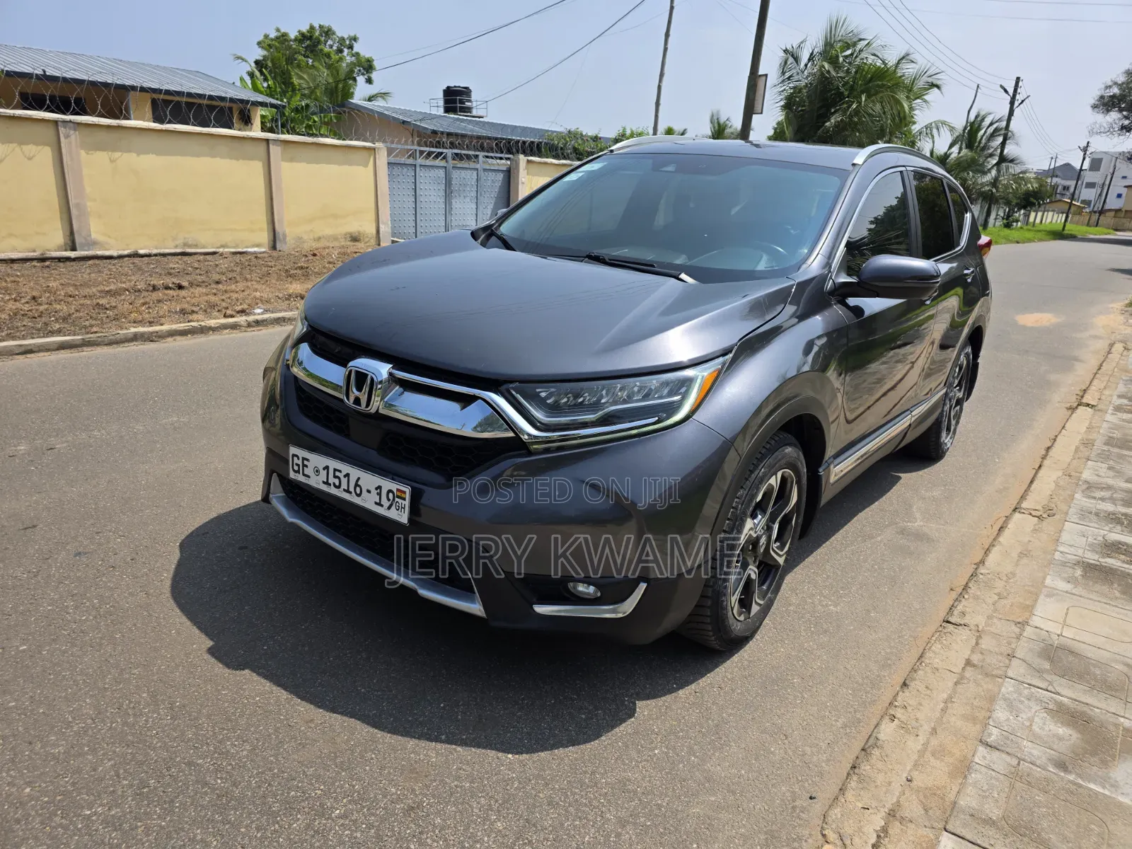 Honda CR-V Touring 4dr SUV AWD (1.5L 4cyl CVT) 2017 Gray