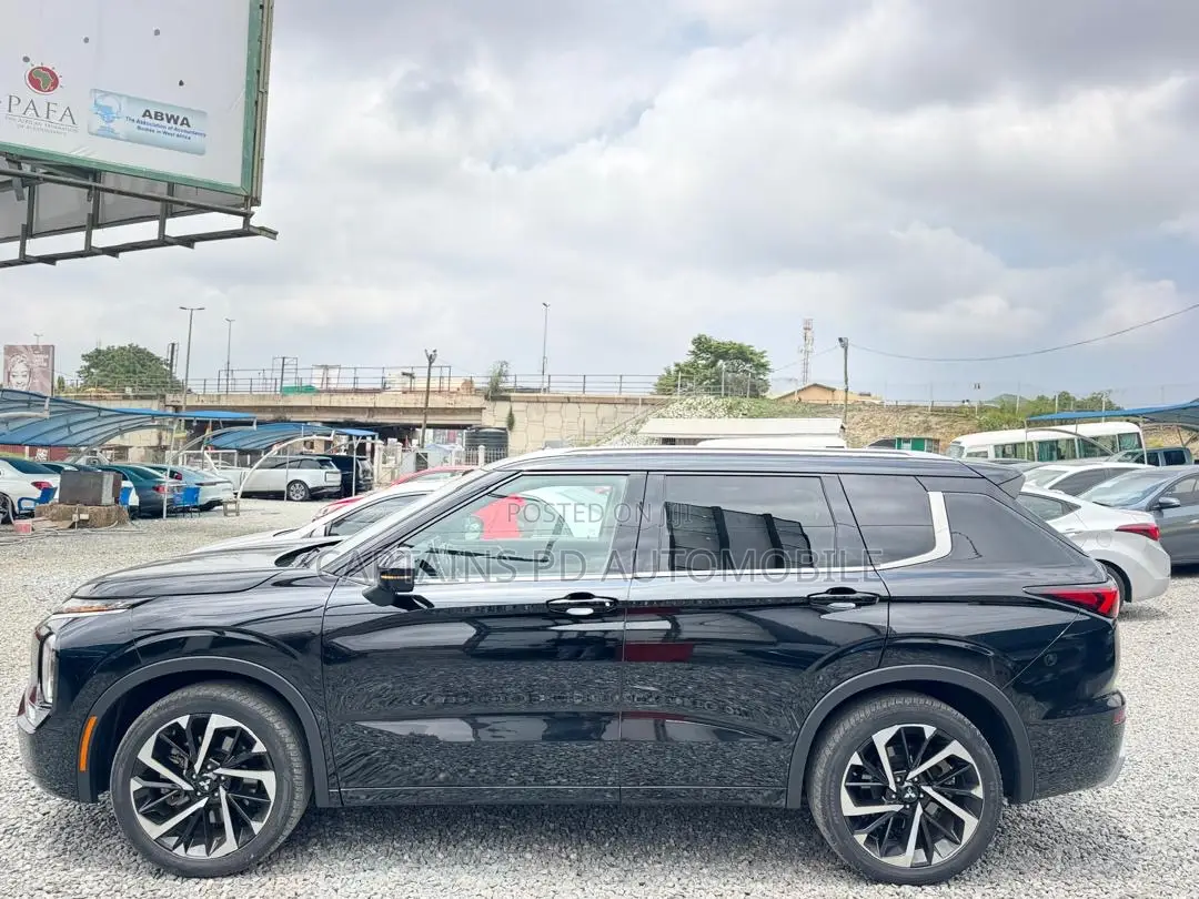 Mitsubishi Outlander SEL 2023 Black