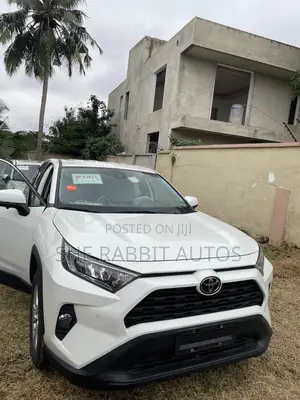 Toyota RAV4 2021 White