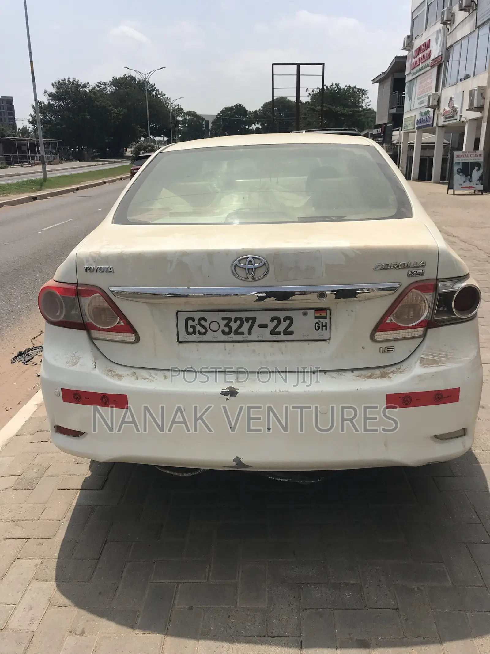 Toyota Corolla LE Special Edition 4dr Sedan (1.8L 4cyl 4A) 2013 White