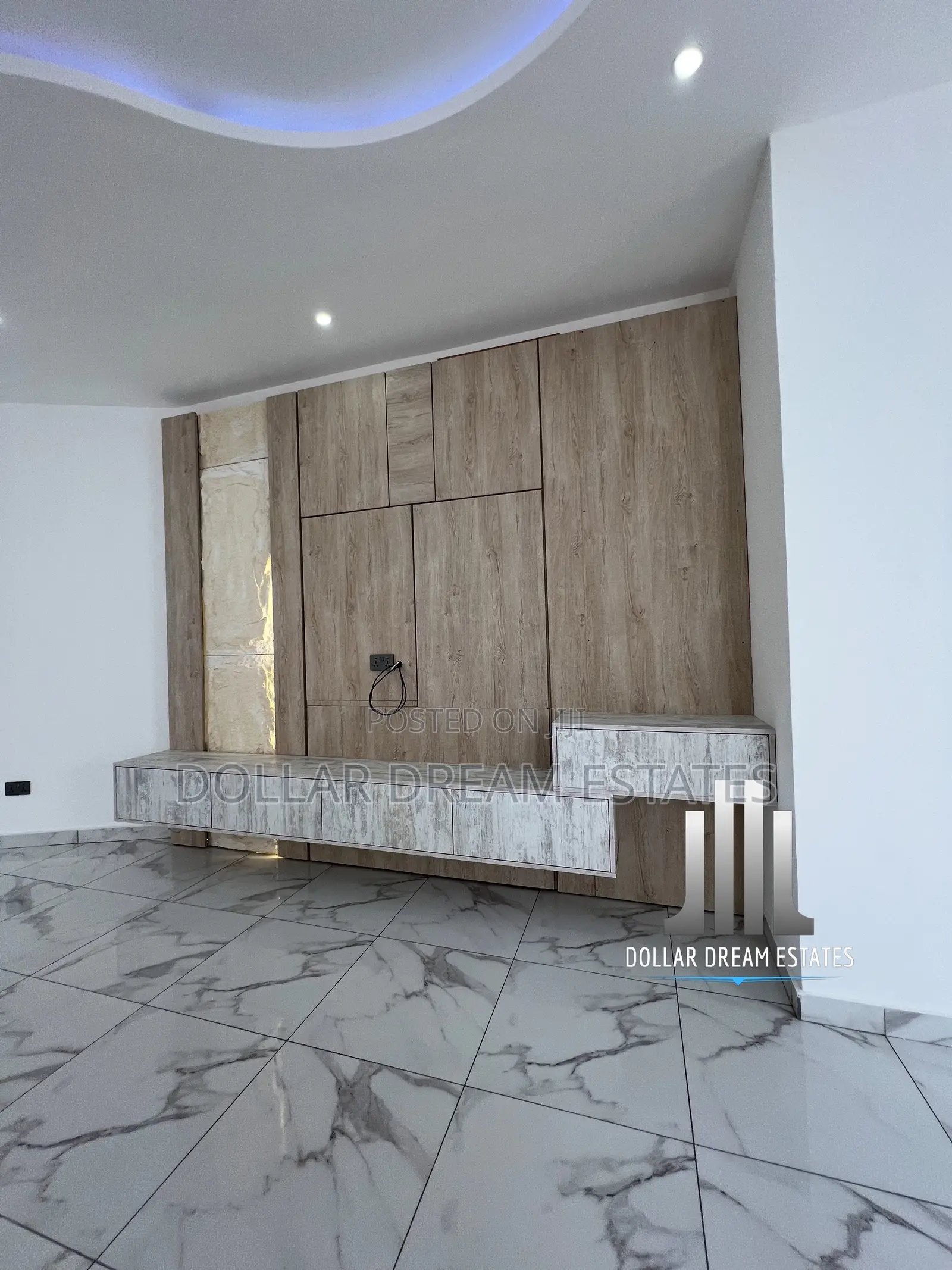 5bdrm House in Ashaley Botwe for sale