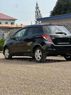 Toyota Vitz 1.3 FWD 5dr 2014 Black