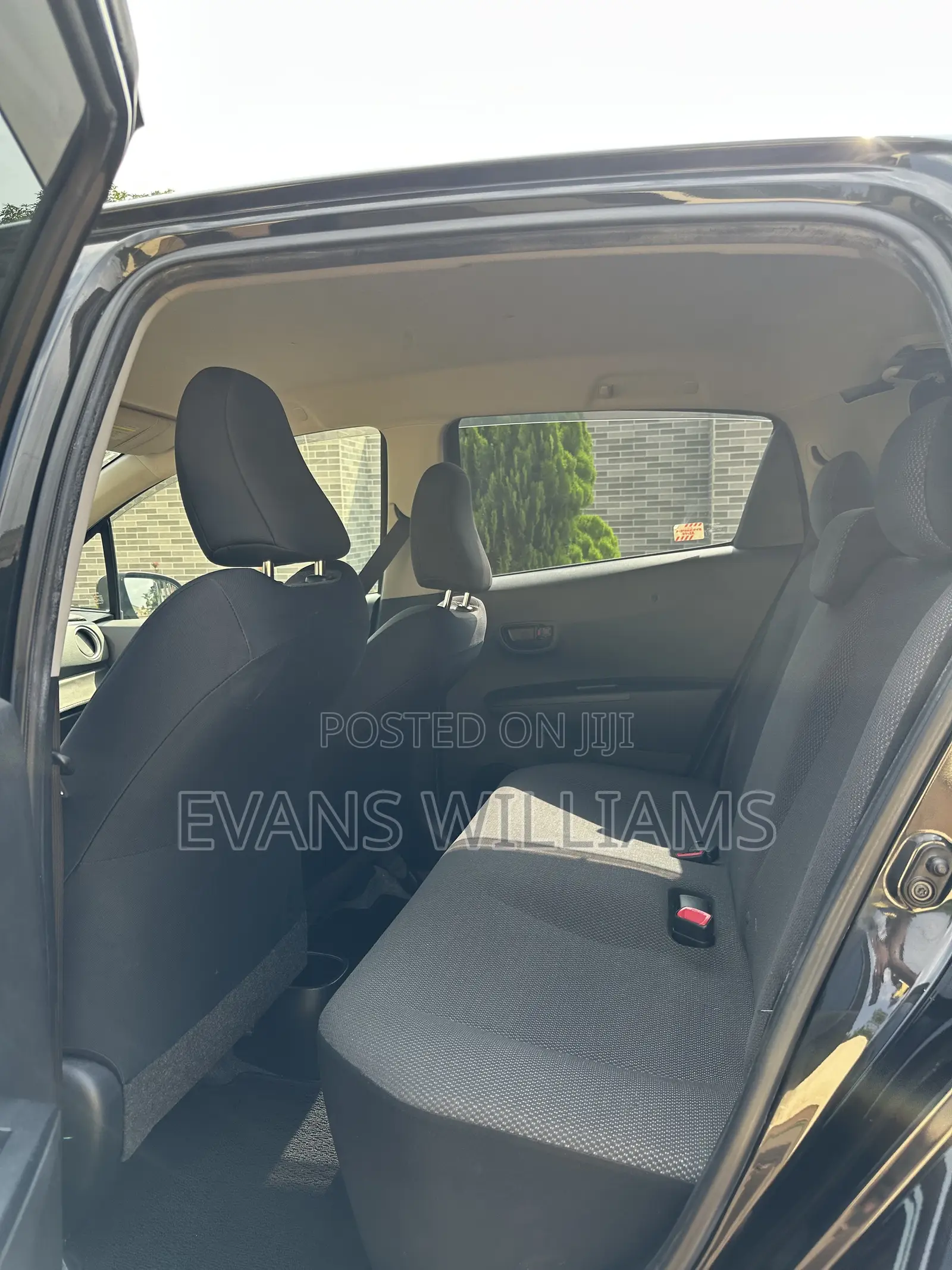 Toyota Vitz 1.3 FWD 5dr 2014 Black