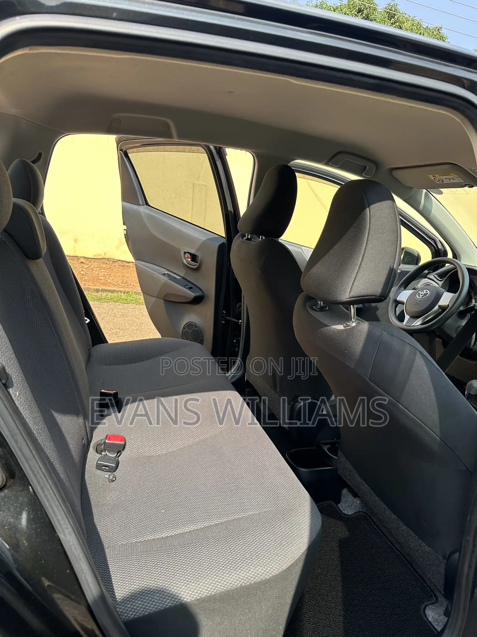 Toyota Vitz 1.3 FWD 5dr 2014 Black