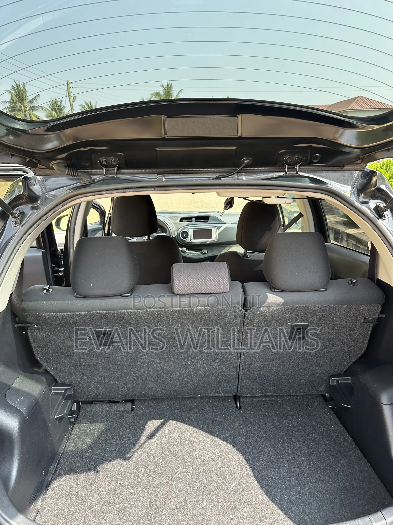Toyota Vitz 1.3 FWD 5dr 2014 Black