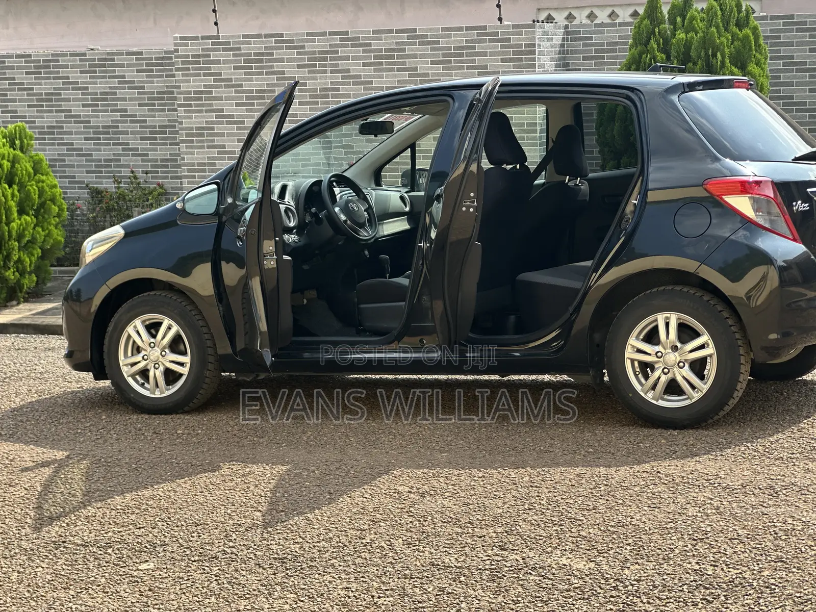 Toyota Vitz 1.3 FWD 5dr 2014 Black