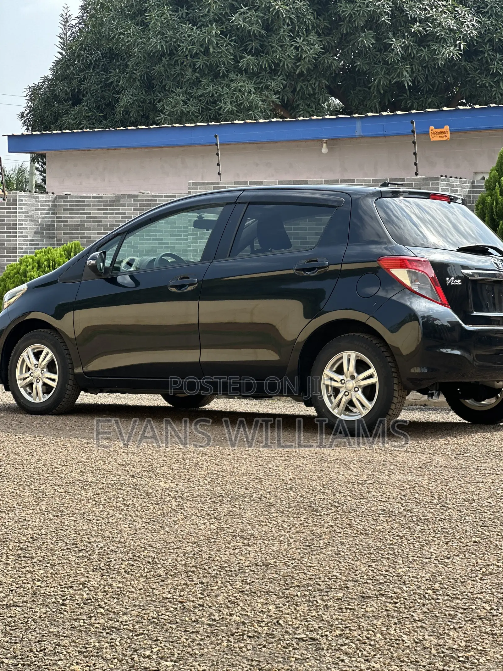 Toyota Vitz 1.3 FWD 5dr 2014 Black