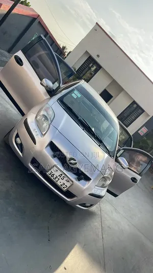 Toyota Vitz 2010 Silver