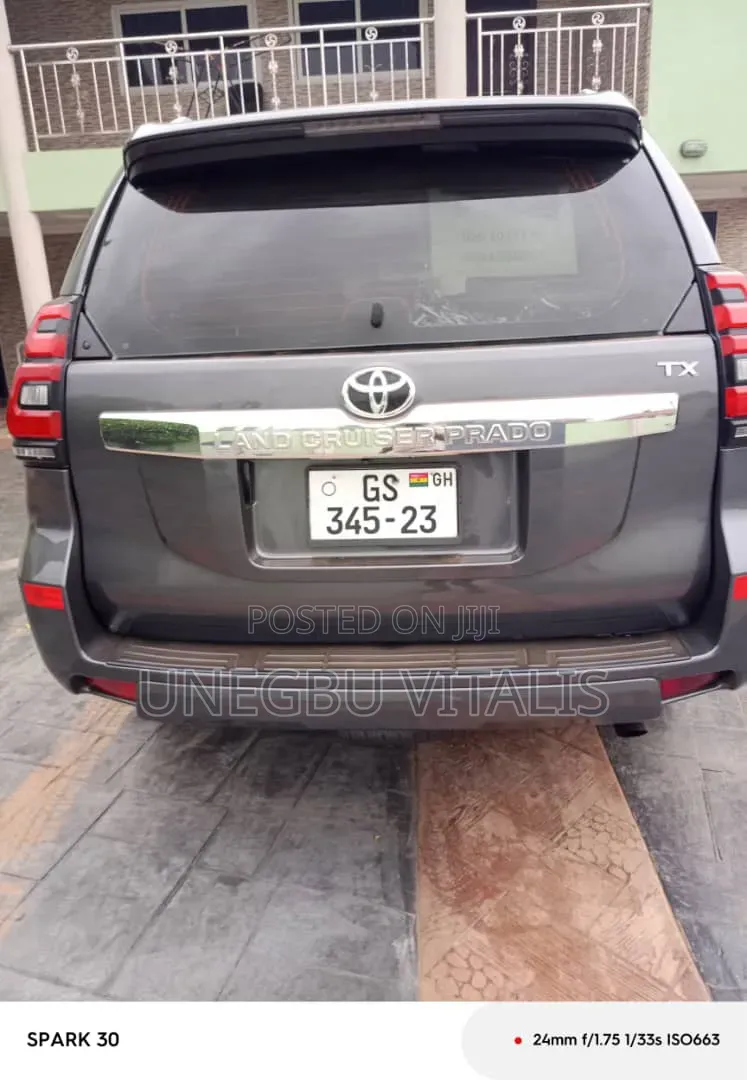 Toyota Land Cruiser Prado 2017 Gray