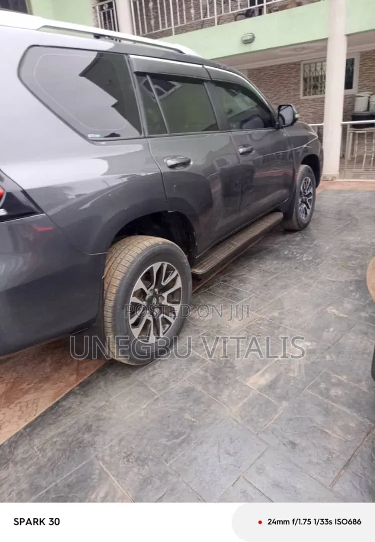 Toyota Land Cruiser Prado 2017 Gray