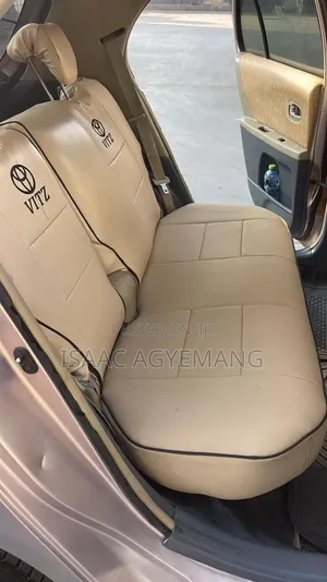 Toyota Vitz 2010 Silver