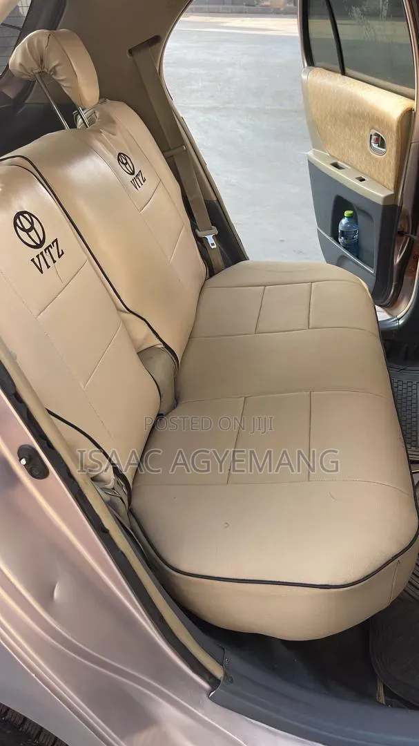 Toyota Vitz 2010 Silver