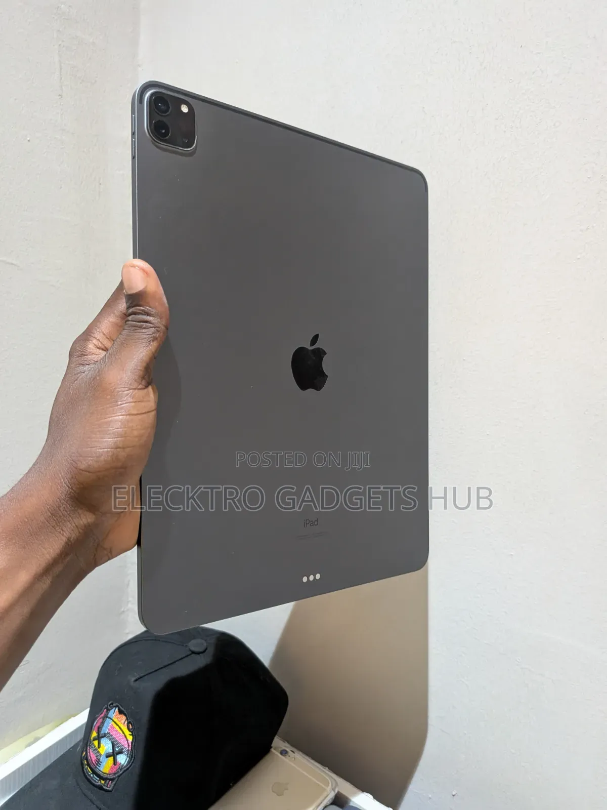 Apple iPad Pro 12.9 (2022) 256 GB Gray