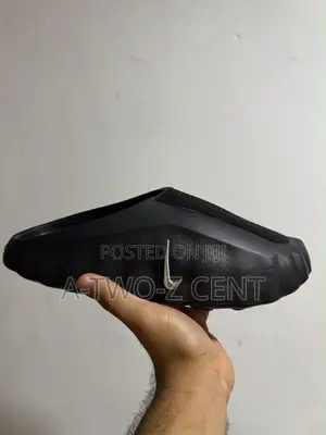 SELLING Authentic Nike Mind Mule