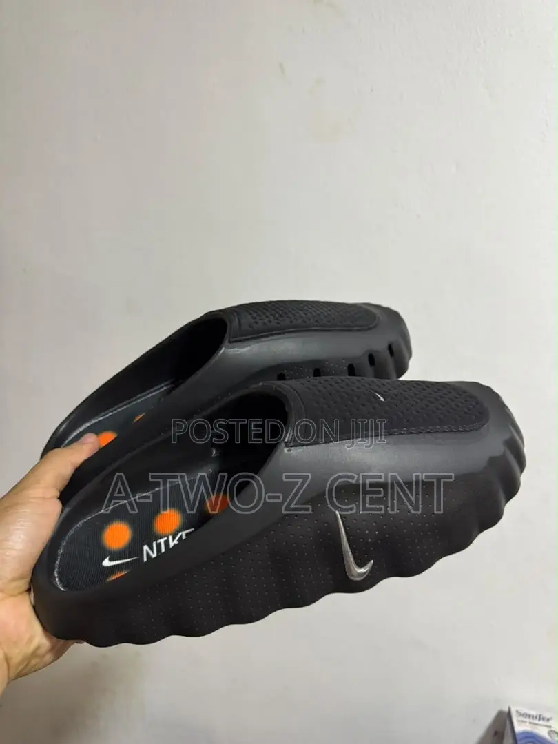 SELLING Authentic Nike Mind Mule