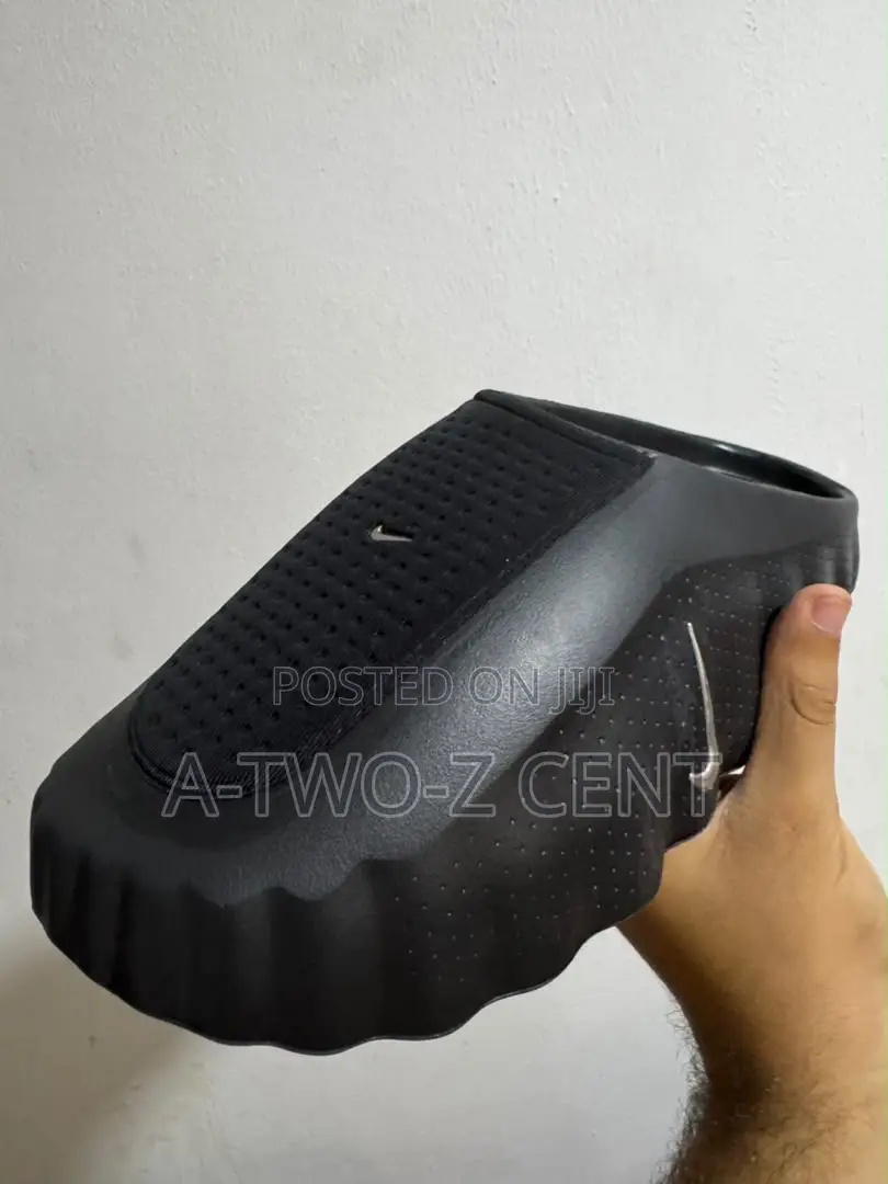 SELLING Authentic Nike Mind Mule