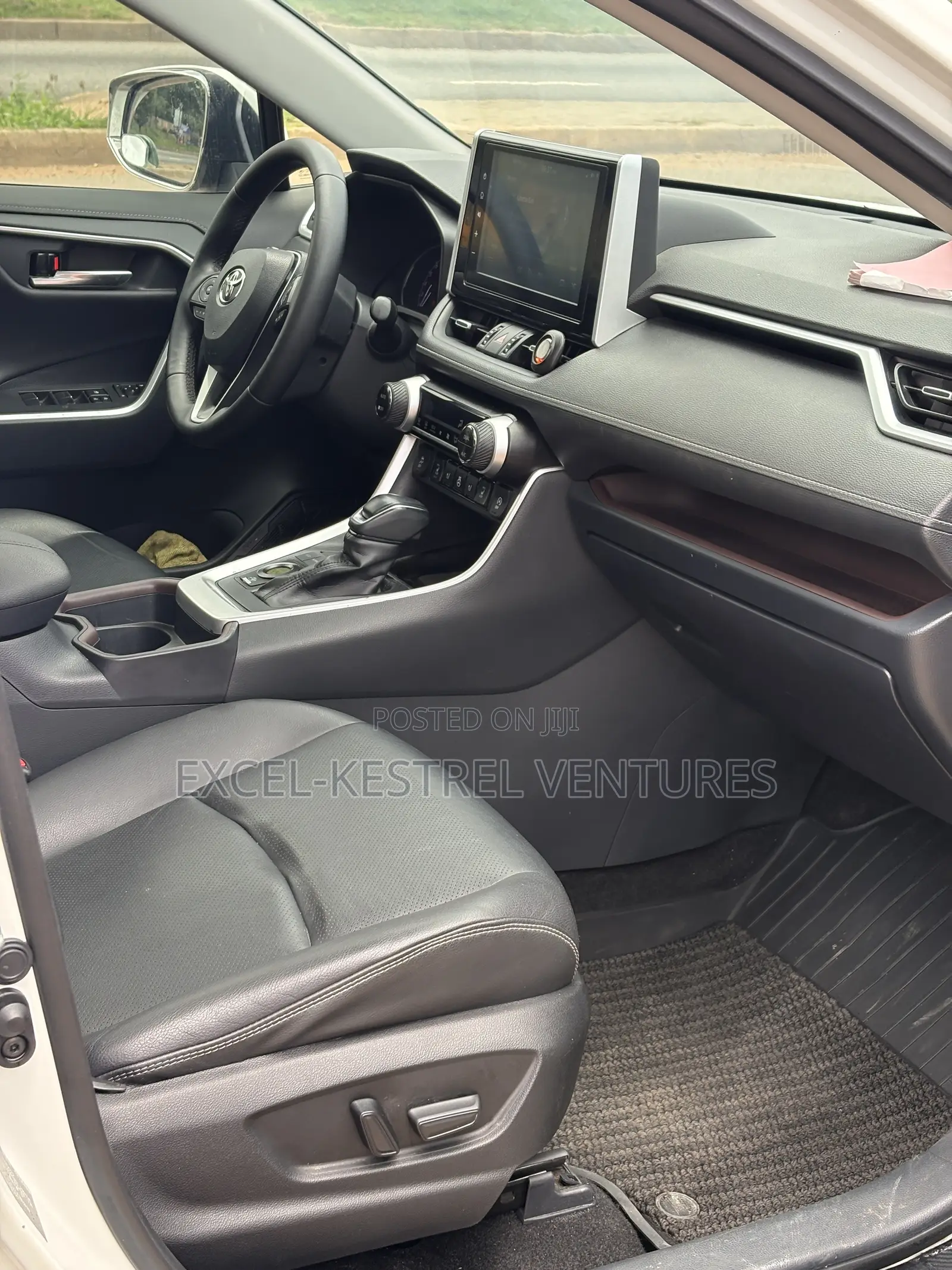 Toyota RAV4 XLE Premium FWD 2020 Pearl