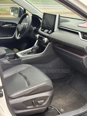Toyota RAV4 XLE Premium FWD 2020 Pearl