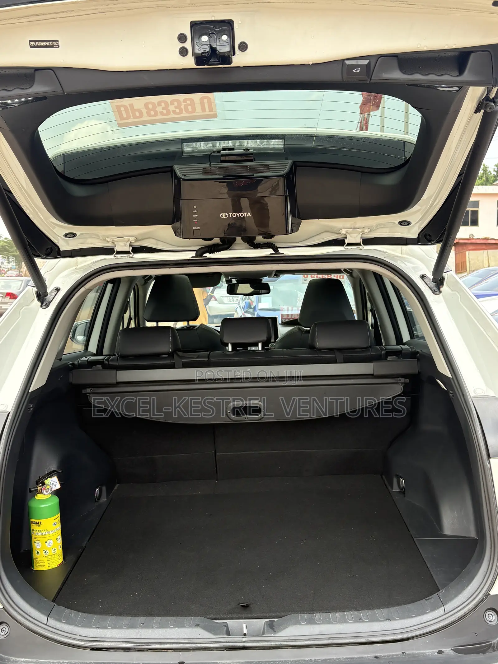 Toyota RAV4 XLE Premium FWD 2020 Pearl