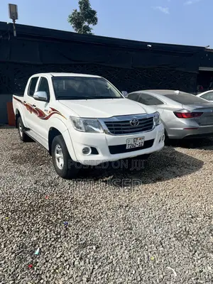 Toyota Hilux 2012 White