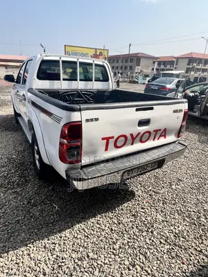 Toyota Hilux 2012 White