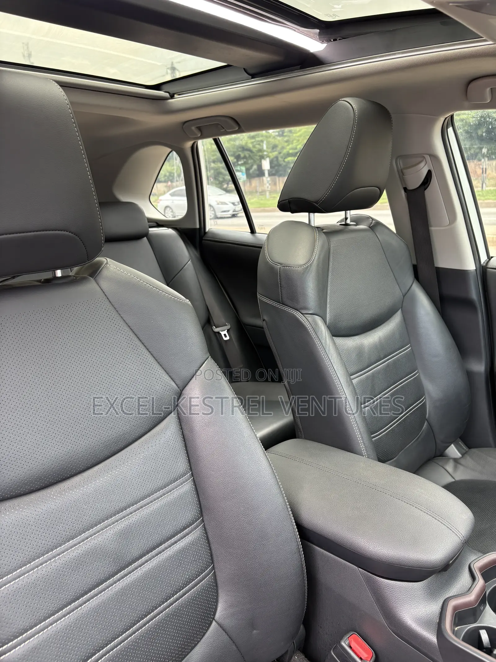 Toyota RAV4 XLE Premium FWD 2020 Pearl