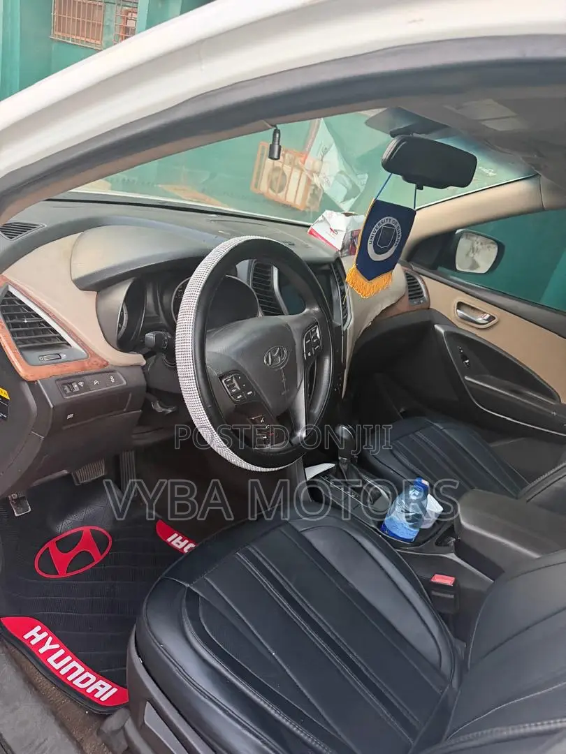 Hyundai Santa Fe 2014 White