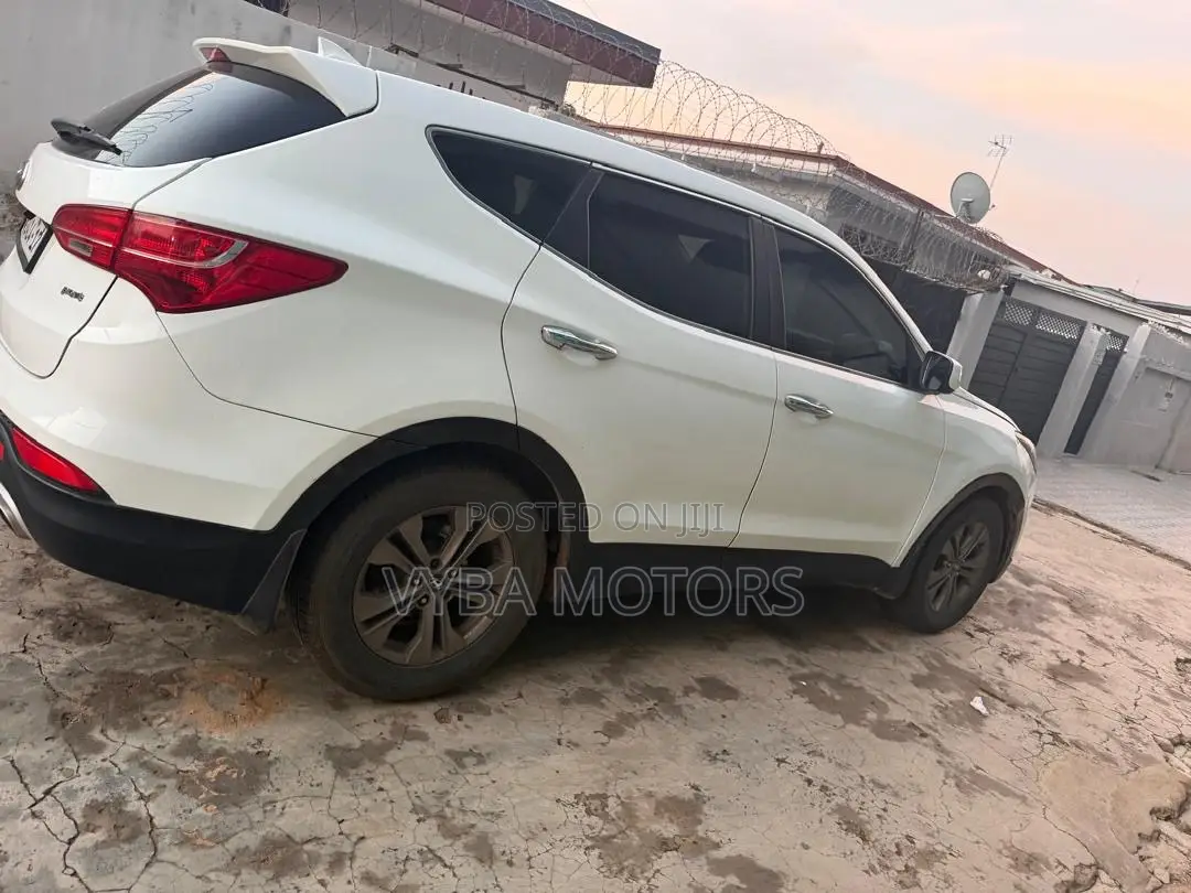 Hyundai Santa Fe 2014 White