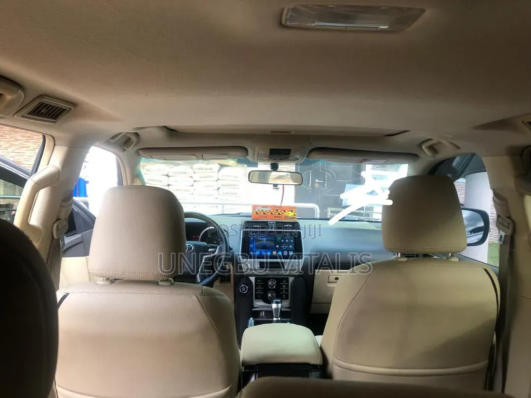 Toyota Land Cruiser Prado 2017 Gray