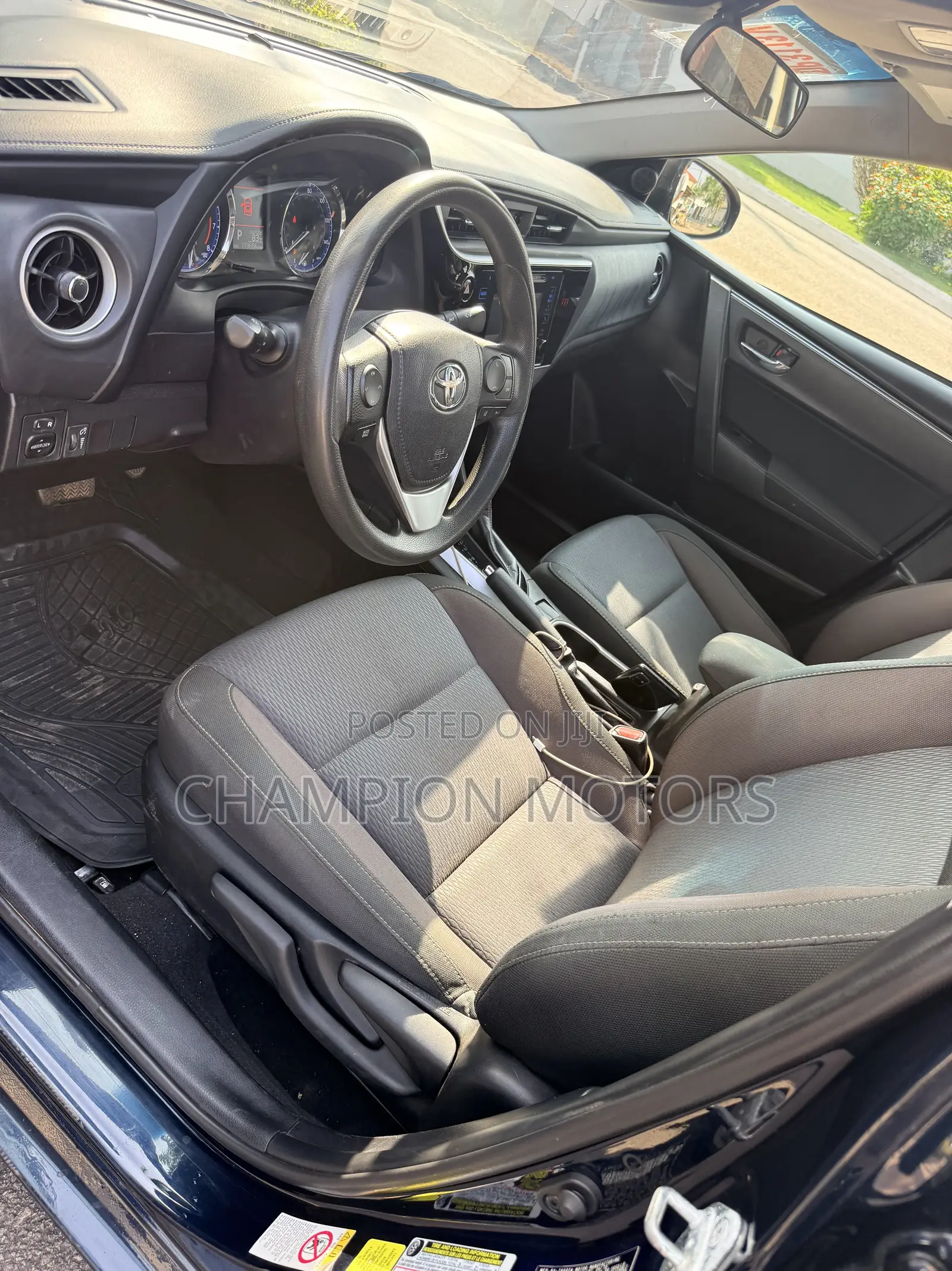 Toyota Corolla LE Eco (1.8L 4cyl 2A) 2018 Black