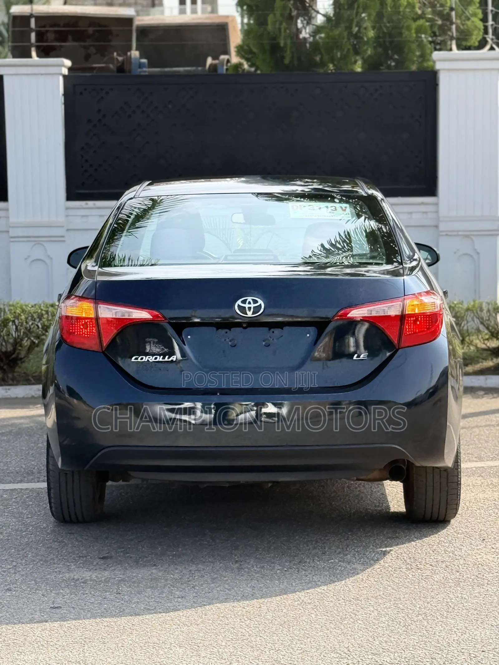 Toyota Corolla LE Eco (1.8L 4cyl 2A) 2018 Black