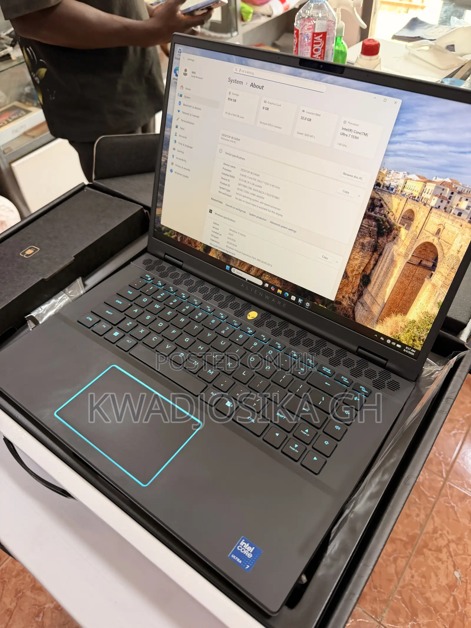 New Laptop Alienware M16 R2 32GB Intel Core Ultra 7 SSD 1T