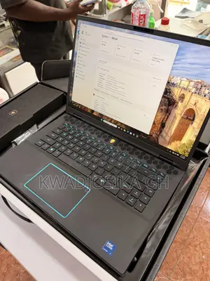 New Laptop Alienware M16 R2 32GB Intel Core Ultra 7 SSD 1T