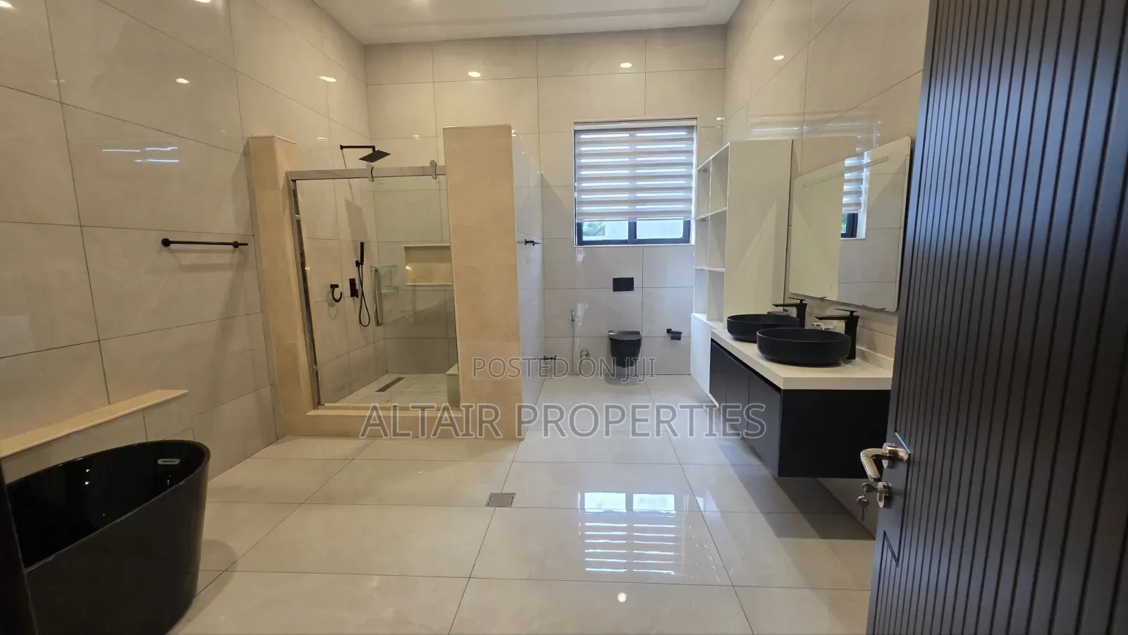 Furnished 5bdrm House in East Airport, Accra Metropolitan for sale