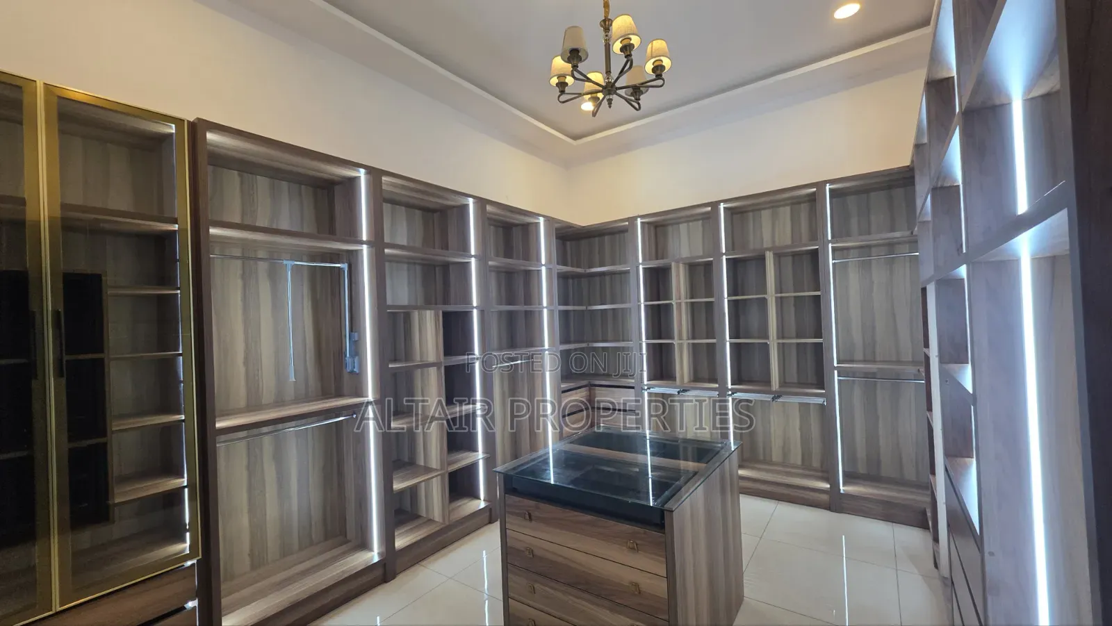 Furnished 5bdrm House in East Airport, Accra Metropolitan for sale