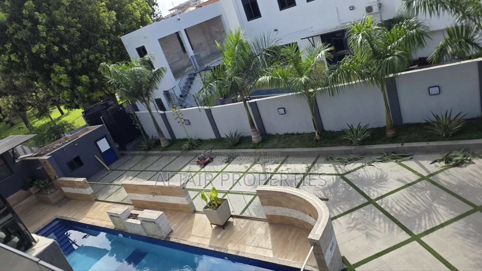 Furnished 5bdrm House in East Airport, Accra Metropolitan for sale