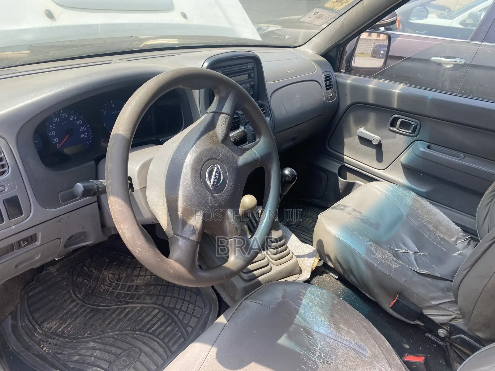 Nissan Hardbody 2021 White