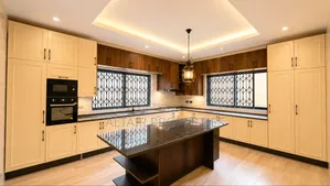 4bdrm House in East Airport, Accra Metropolitan for sale