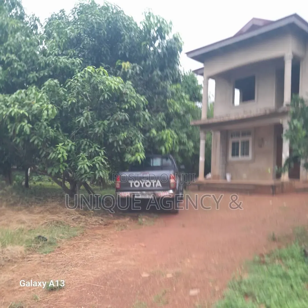 4bdrm Duplex in Market for sale