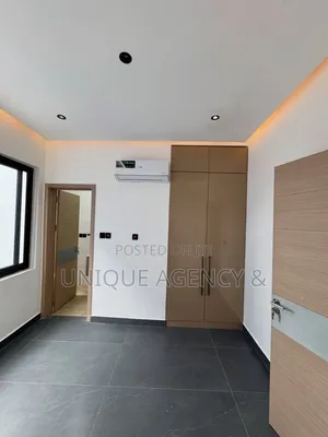 4bdrm Duplex in Market for sale