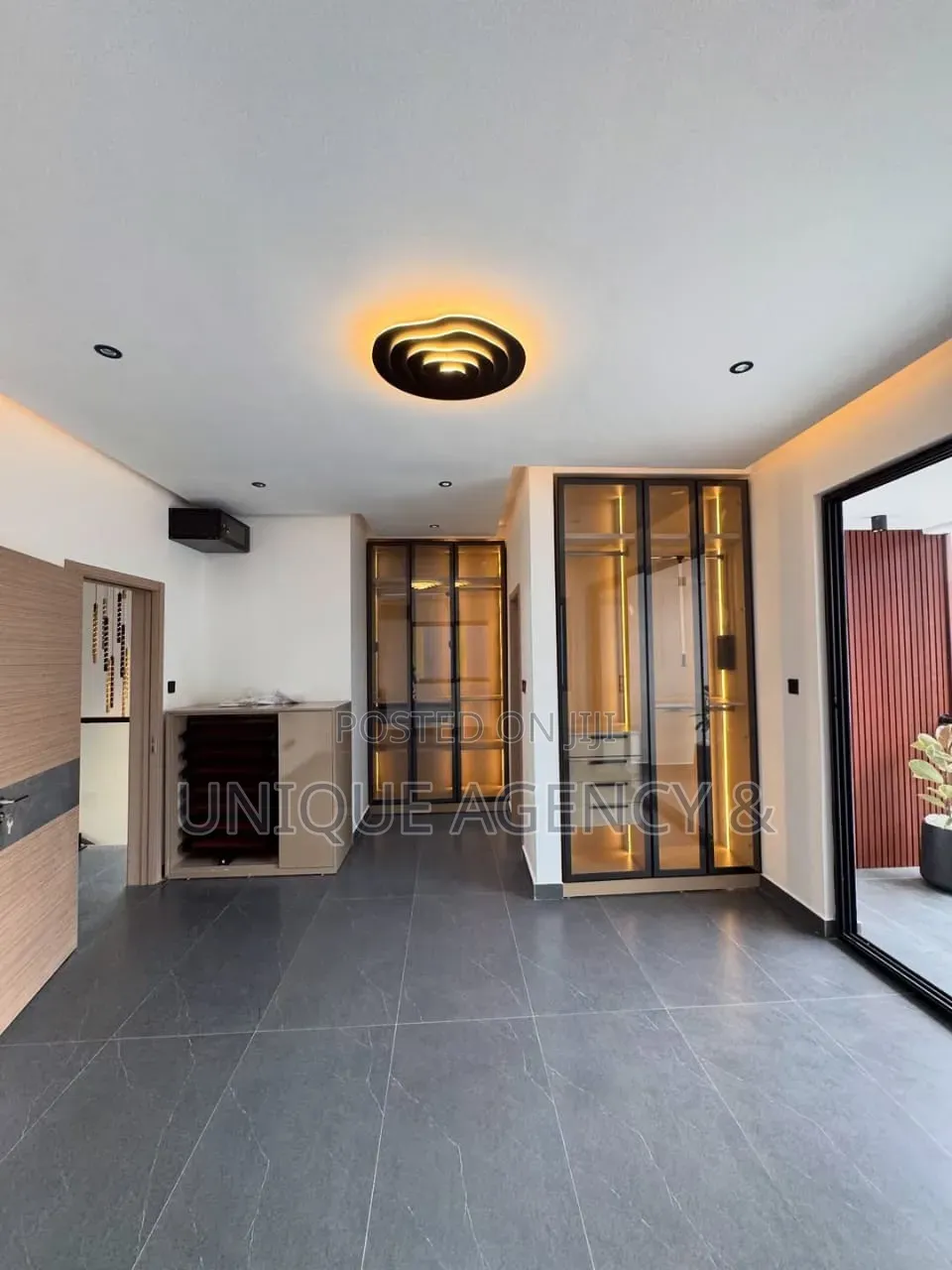 4bdrm Duplex in Market for sale